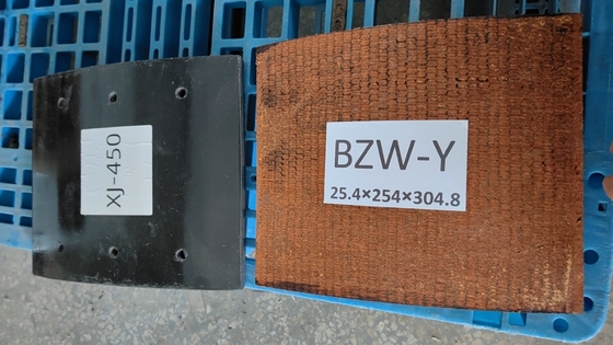 Laminasi rem non-asbes kuning dengan kepadatan 1,1-1,2 g/cm3 untuk kendaraan tugas berat